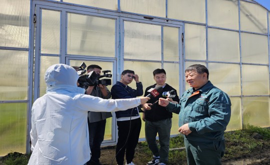 2024年5月24日，农业总公司副总经理侯正发接受《守望都市》采访_副本.jpg
